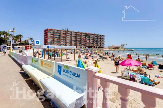 PRECIOSO ÁTICO CON DOS TERRAZAS, GARAJE Y PISCINA JUNTO AL MAR — 48