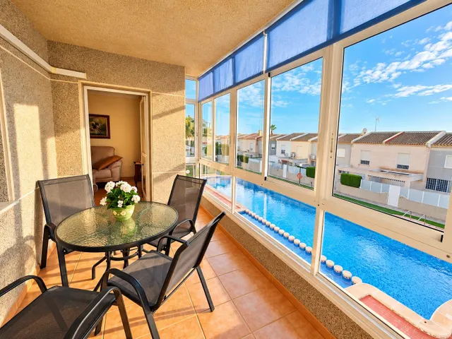 Apartamento con garaje, piscina y terraza orientada al suroe