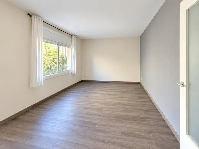 ¡ubicación privilegiada! fantástico piso junto al mercado segarra en Santa Coloma de gramenet — 2