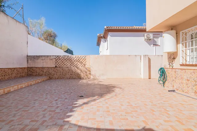 PRECIOSA CASA PAREADA EN JUN - foto 3