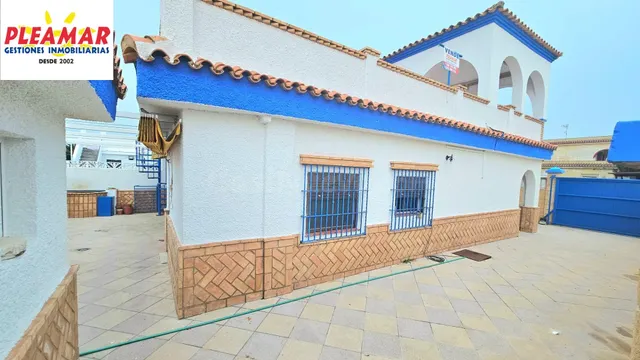 CASA INDEPENDIENTE DE TRES DORMITORIOS ZONA PLAYA LAS TRES P - foto 4