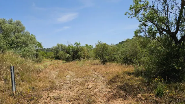 VENTA DE 3 PARCELAS AGRUPADAS CON POSIBILIDAD DE CONSTRUIR UNA VIVIENDA UNIFAMILIAR !! — 4
