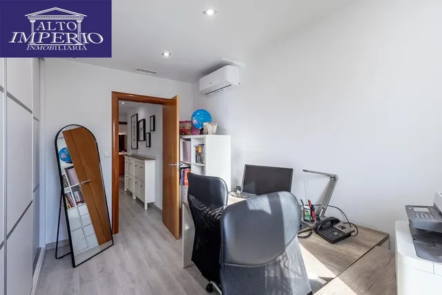 Amplia casa de 182 m2 con patio, gran sótano y a menos de 5 minutos del metro — 26