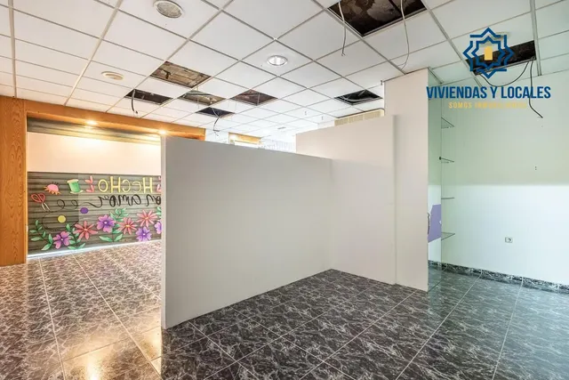 Local comercial en Pajaritos. — 23