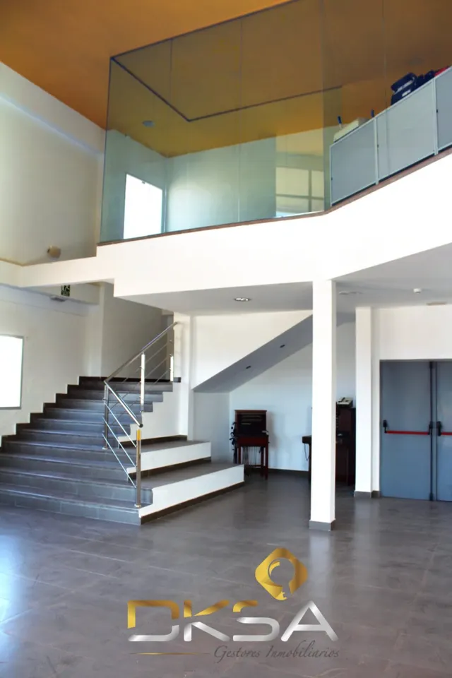 Nave con oficinas muy bien ubicada, ocasión!! — 7