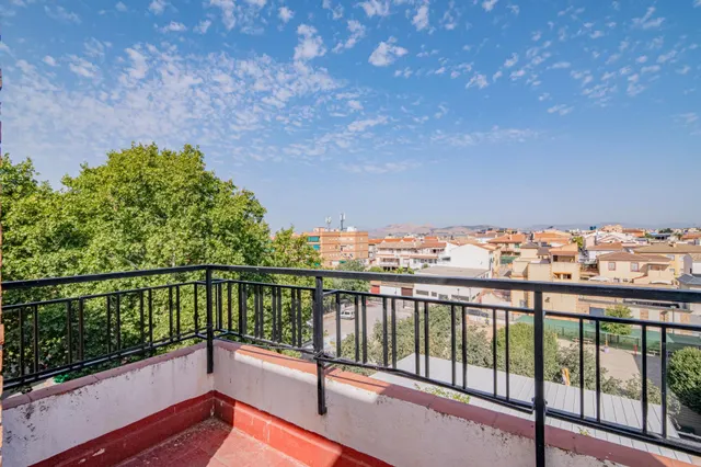 ÁTICO TOTALMENTE REFORMADO DE 3 DORMITORIOS Y EQUIPADO LISTO PARA VIVIR CON VISTAS DESPEJADAS EN LA MEJOR ZONA DEL CERRILLO DE MARACENA — 25