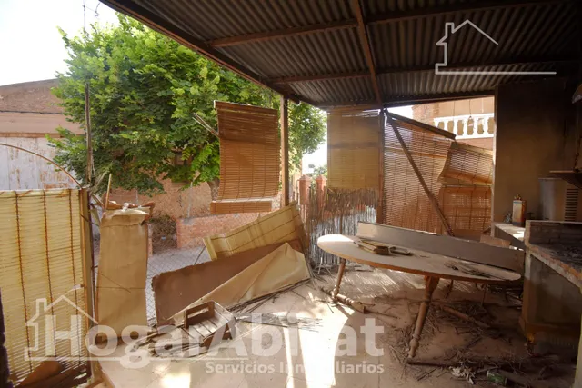 Espaciosa casa con local comercial, dos terrazas y balcón — 41