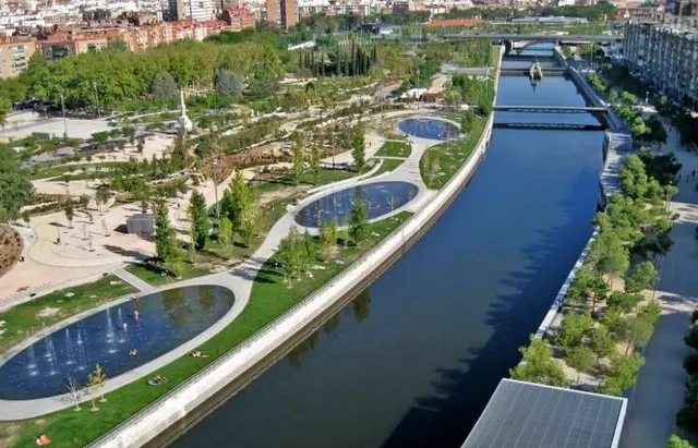 PISO DE TRES habitaciones CON ASCENSOR EN MADRID RÍO — 22