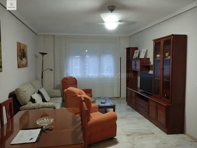 Se VENDE piso en ZONA CENTRO - foto 3
