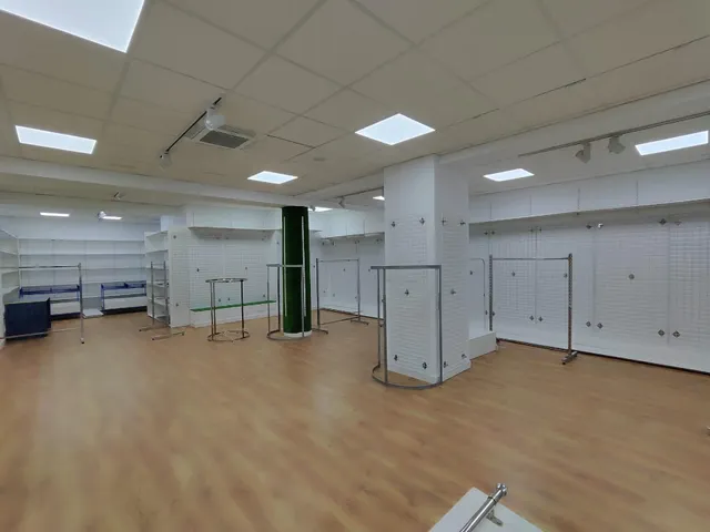 OPORTUNIDAD!! Local comercial en camino de Ronda, totalmente instalado. 180 M2 — 12
