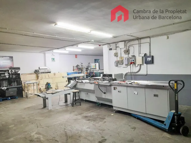LOCAL DE 1435 m2 con amplia fachada y vado en SANT ANTONI — 5