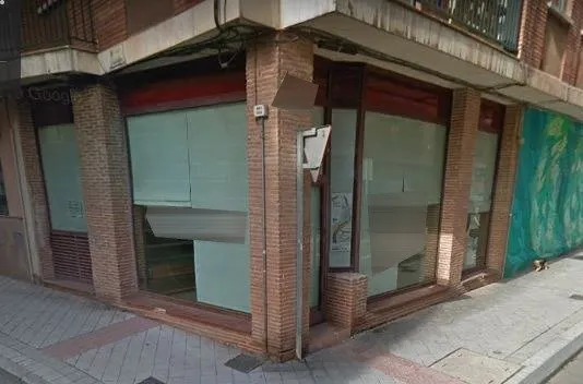 Urbis te ofrece un local en alquiler en zona Carmelitas-Oest