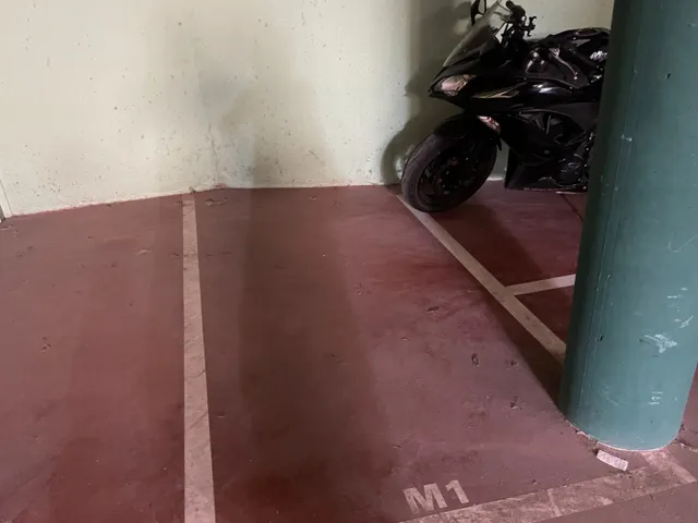 Parking de moto en alquiler — 5