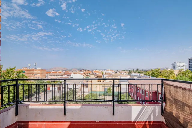 Ático totalmente reformado de 3 dormitorios y equipado listo para vivir con vistas despejadas en la mejor zona del cerrillo de maracena — 25