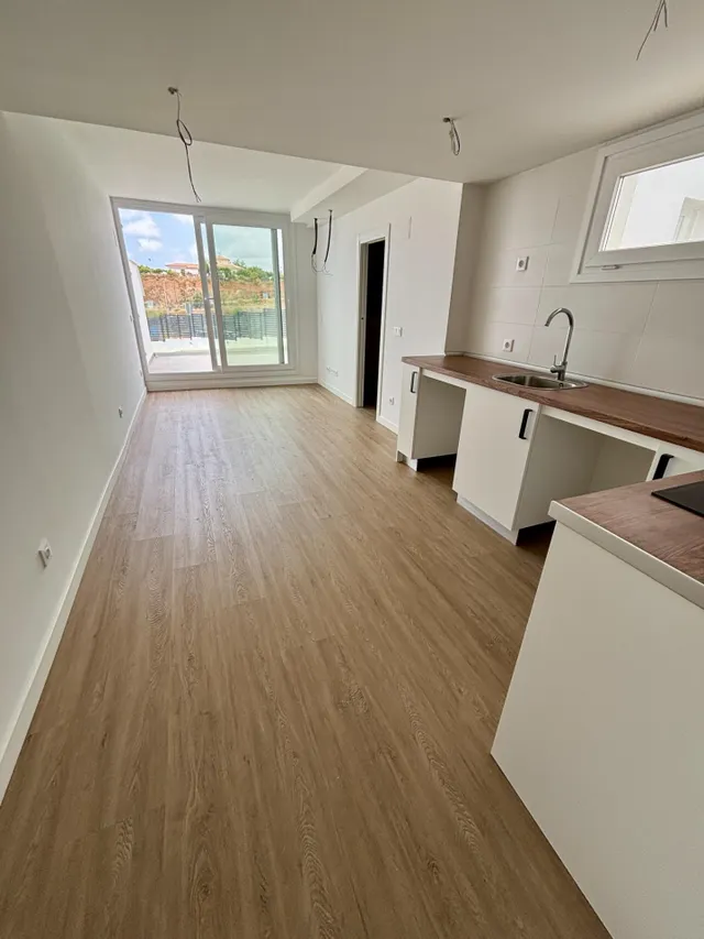 Moderno Apartamento en Fuengirola con Vistas y Amplias Zonas Comunes por €310,000 — 23