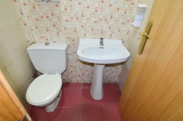 Urbis te ofrece un local en venta en zona Vidal, Salamanca. — 27