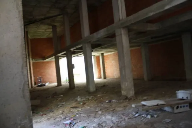 Local comercial en Orihuela cerca del Colegio Santo Domingo y de la Casa Museo de Miguel Hernández. — 7