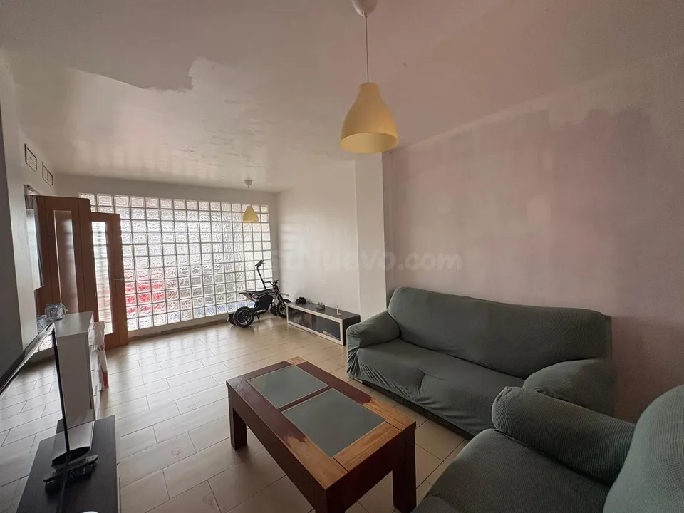 SE VENDE CASA ADOSADA DE TRES DORMITORIOS EN ALGECIRAS, ZONA SOTOREBOLO