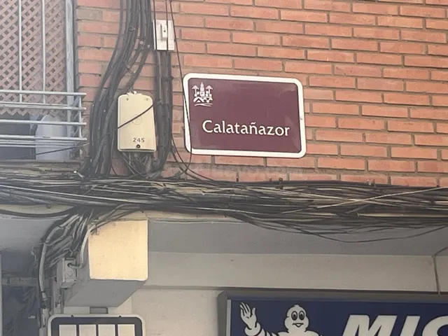 ¿Buscas un local con vado, buena fachada y potencial de rent - foto 2