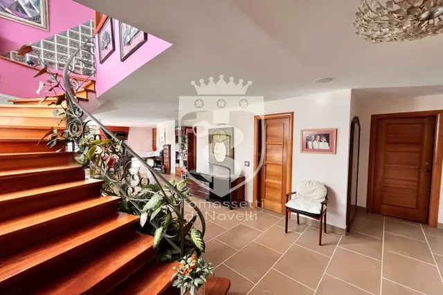 Chalet independiente de 484 m2 con rentabilidad activa en To