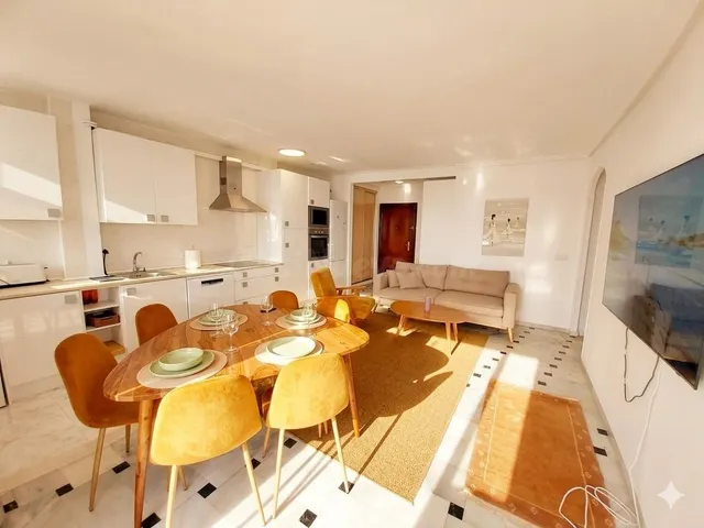 "Exclusivo apartamento completamente frontal al mar, situado - foto 5