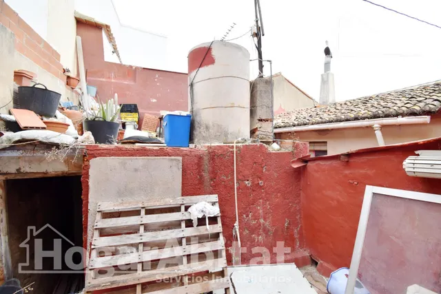 ¡ECONOMICA! AMPLIA CASA CON TERRAZA Y CON MUCHAS POSIBILIDADES — 29