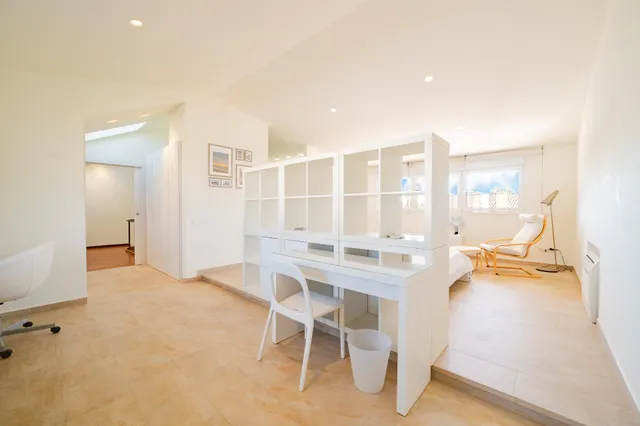 Villa independiente con piscina y 893 m2 de parcela en Benicàssim: espacio, diseño y privacidad — 42