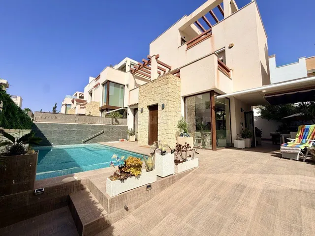 Casa 3 habitaciones 156m² en venta - Centro de la Ciudad Que