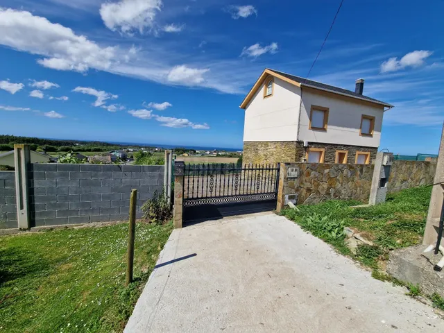 ESTUPEPENDA CASA EN VENTA EN RIBADEO CON VISTAS AL MAR - foto 5