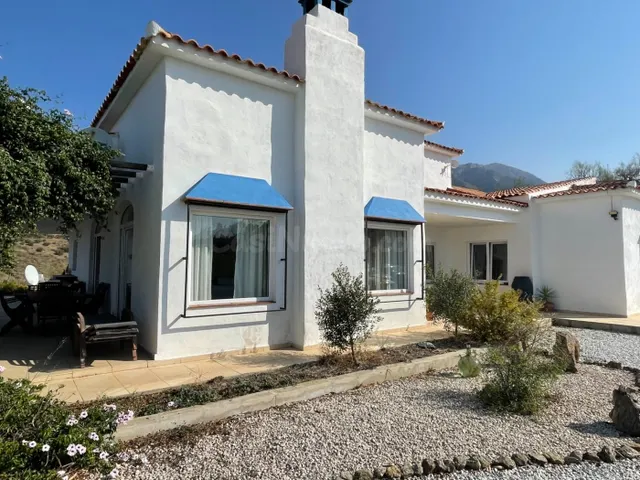 Exclusivo chalet con 9000m2 de parcela — 2