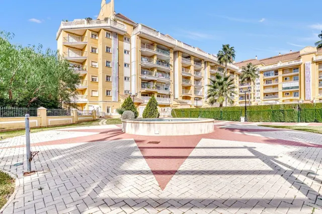 Residencia Denia Plaza. Amplio ático dúplex en venta en el centro de Denia. — 32