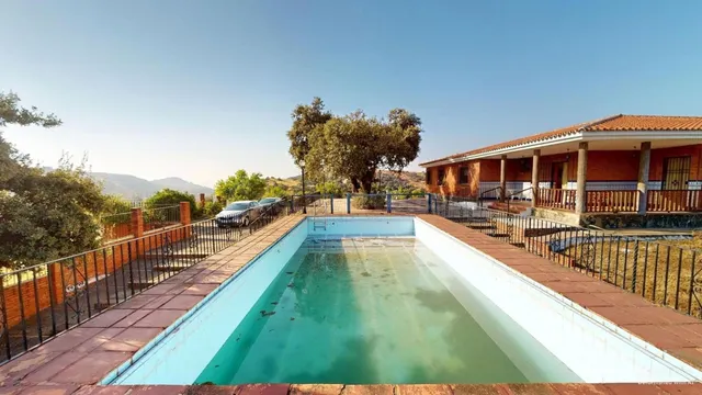 Finca rústica de más de 70 hectáreas con cortijo, casa de guardas y nave agrícola a solo 10 minutos de Córdoba — 3