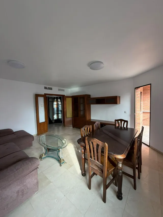 ALQUILER DE EXCELENTE Y AMPLIA VIVIENDA QUE HACE ESQUINA EN ZONA CENTRO DE ALICANTE — 7