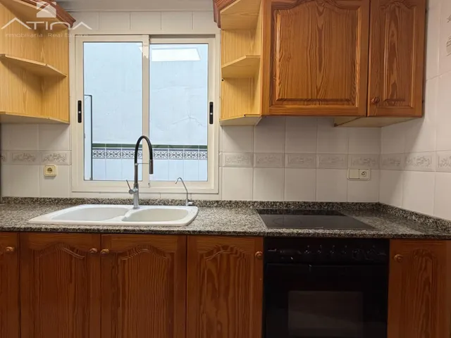 Casa de pueblo en Beniarjó con 3 dormitorios, terraza y mucho encanto. — 10