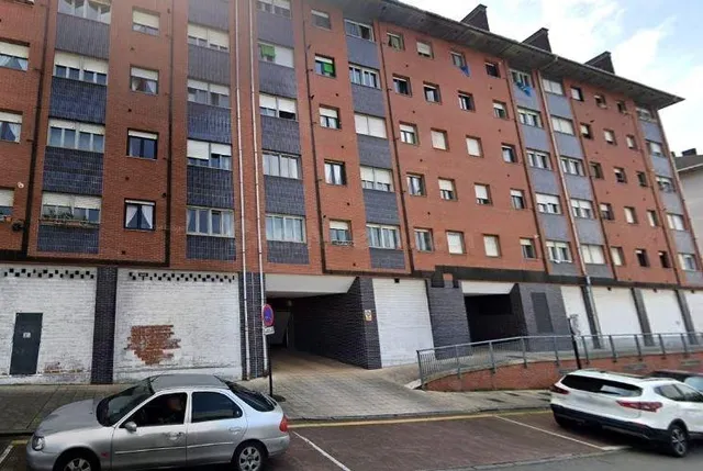 SE VENDE piso OKUPA en C Dr Antonio Bascaran Asuns 3 de Ovie - foto 4