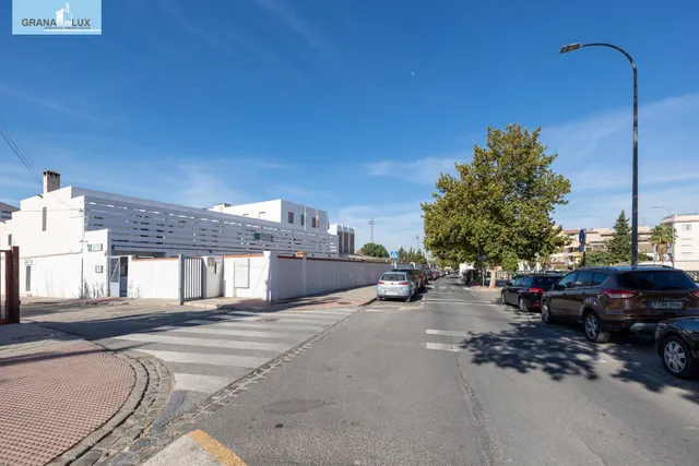 Local comercial en el Campus de la Salud — 19