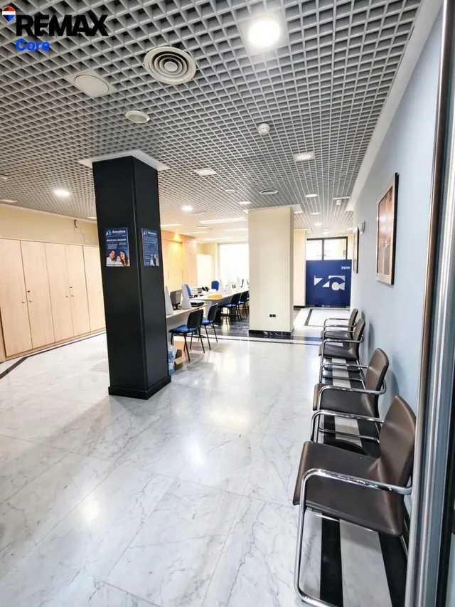 Local para oficinas, gimnasio o clínica en venta en el Centro de Badajoz — 26
