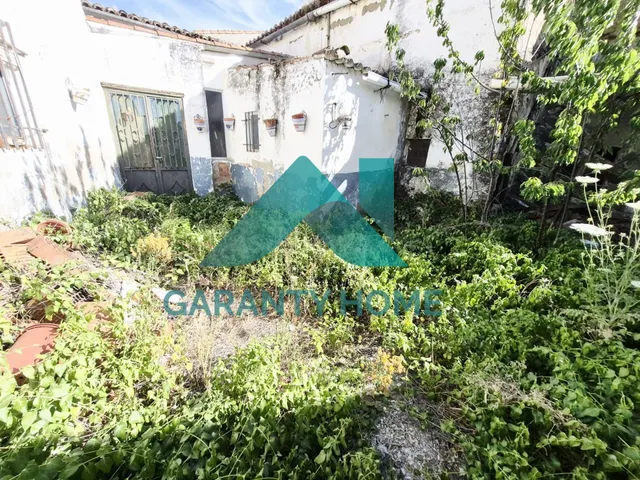 CASA EN VENTA EN TORREMOCHA – GRAN AMPLITUD Y POSIBILIDADES 