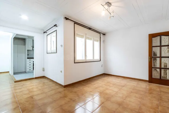 VIVIENDA ADOSADA EN VENTA EN CAN AURELL- TERRASSA