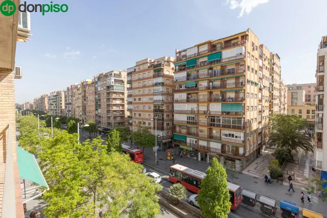Piso con terraza y gran potencial junto a Camino de Ronda — 42