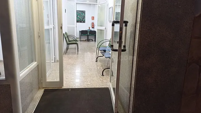 ¡¡ LOCAL ZONA ARENAL, VENTA POR JUBILACION!! - foto 3