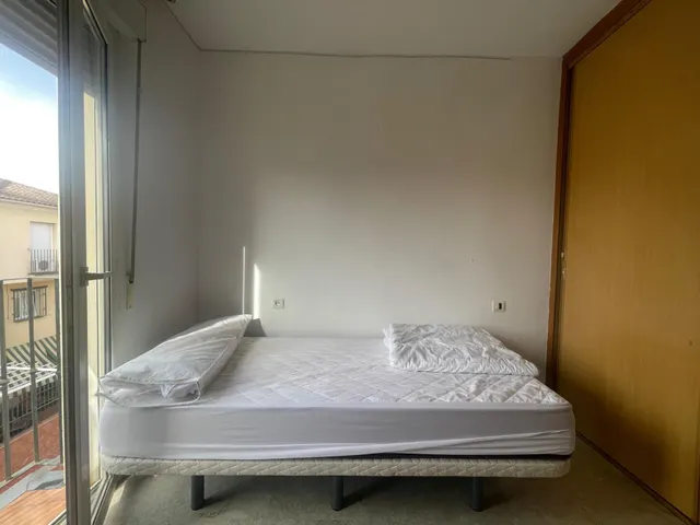 Amplia habitación  en Granada, Ideal para Estudiantes — 29