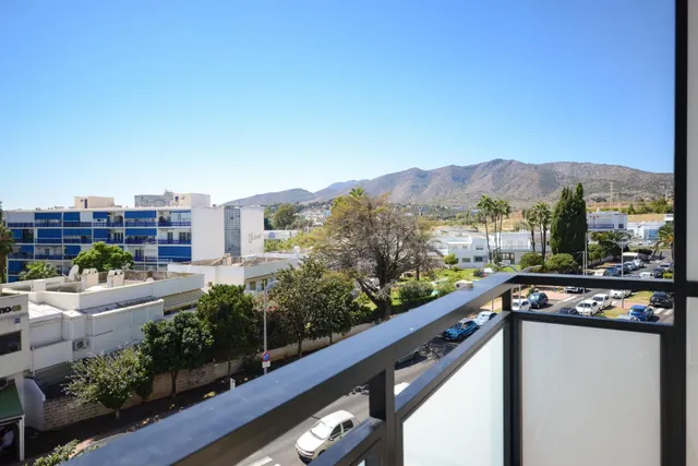 APARTAMENTO CON VISTAS AL MAR, ORIENTACIÓN SUR Y REFORMA DE ALTA CALIDAD — 2