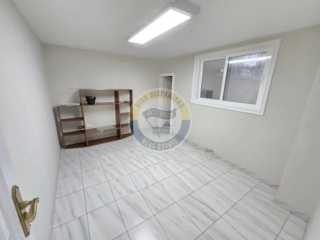 Bajo comercial de gran visibilidad — 29
