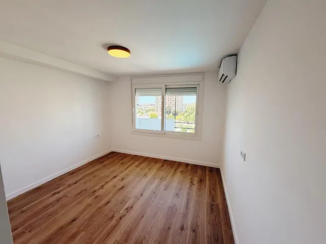 Piso en venta en Avenida de la Telefónica — 31