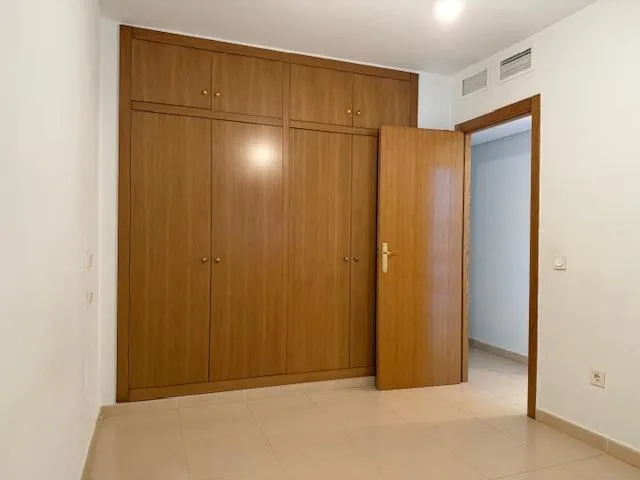 ALQUILER DE APARTAMENTO EN RONDA SUR SIN MUEBLES — 15