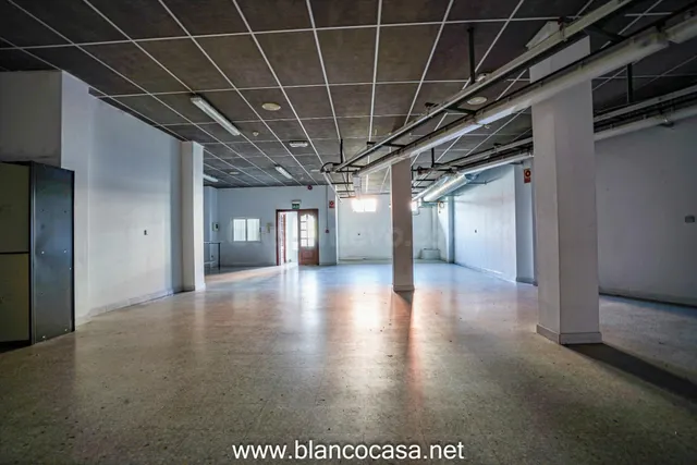 Local en ALQUILER con gran potencial en (CARBALLO- A CORUÑA)