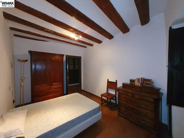 Amplia casa en sitio privilegiado. — 19