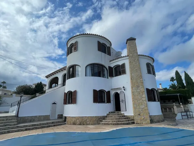Villa con preciosas vistas al mar y amplia parcela en Calpe — 31