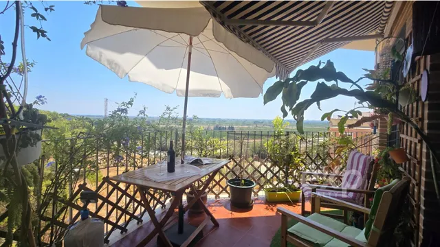 Piso reformado con terraza, vistas despejadas, dormitorio en